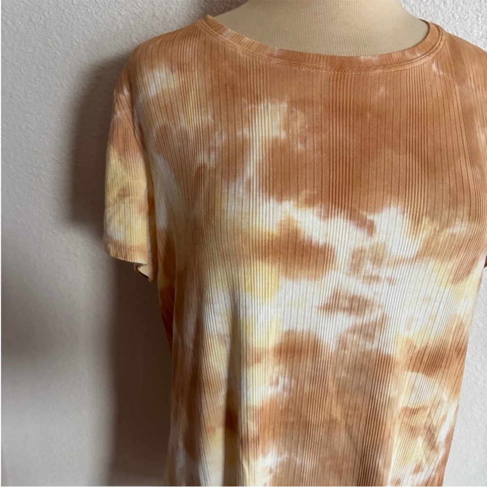 ❤️$10 Torrid ribbed tee - Picture 3 of 4